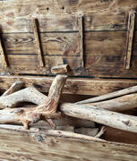 Kiste aus und mit Holz aus dem Wasser des Silbersersees Kiste aus und mit Holz aus dem Wasser des Silbersersees